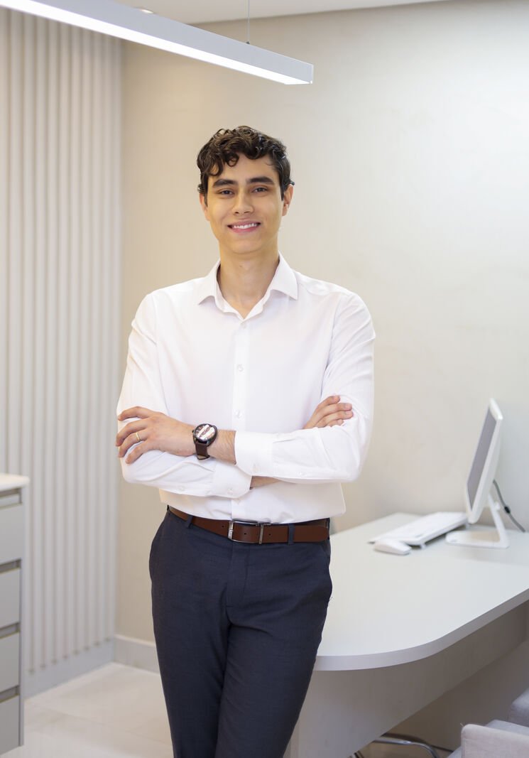 Dr. Dkaion no consultório — Clínica Benui, Goiânia